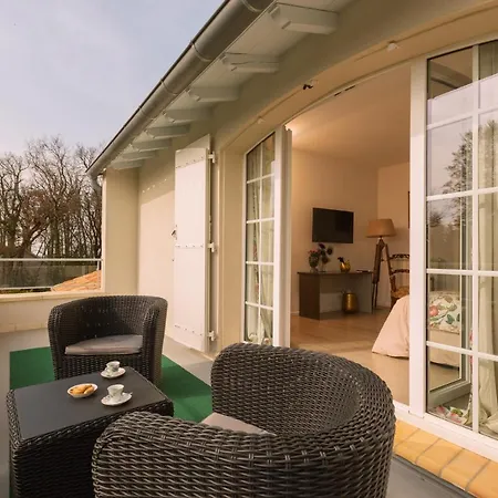 Oda ve Kahvaltı D'hotes La Courbe 3*